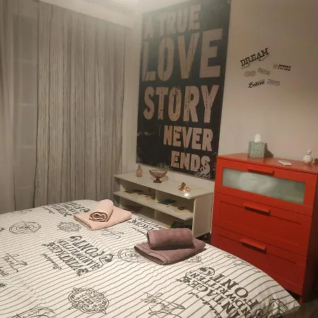 Cozy Near Metro Station Agia Marina アパート
